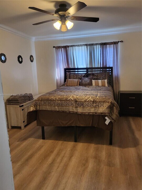 1271 NW 87th St in Miami, FL - Building Photo