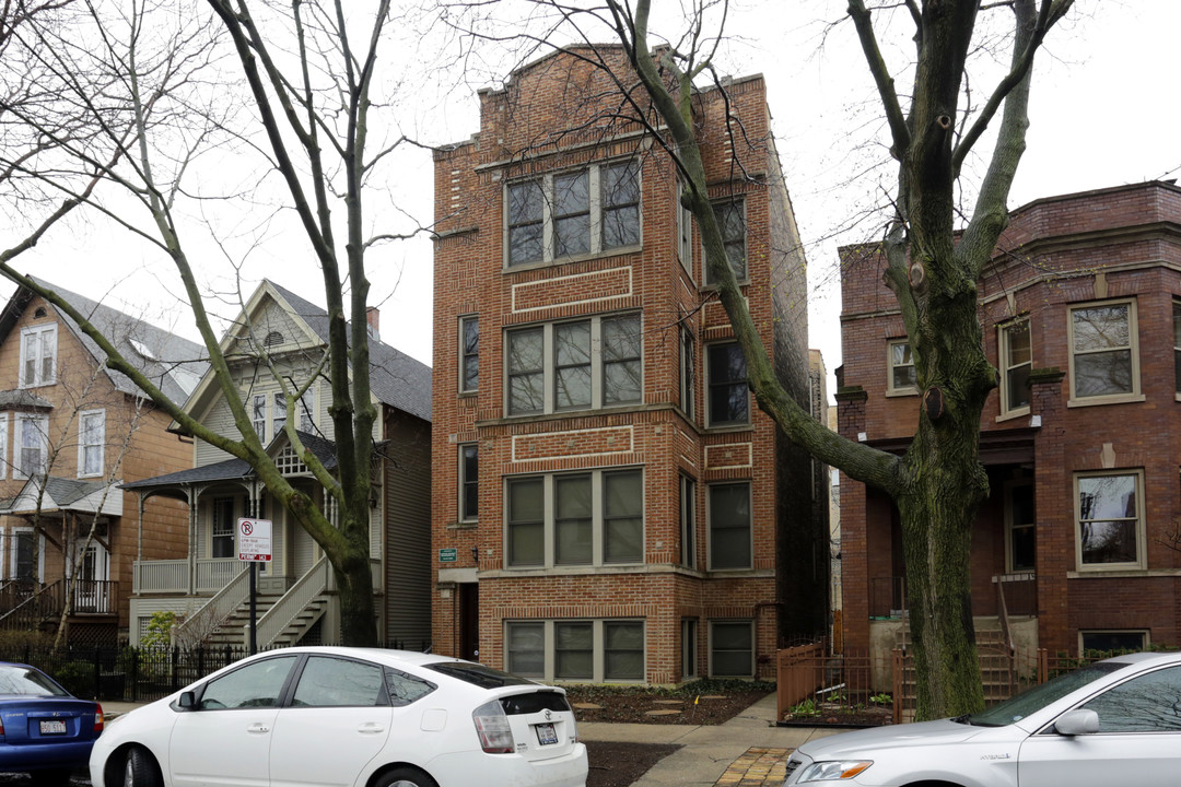 1225 W Montana St in Chicago, IL - Building Photo