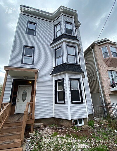 724 Bergen St-Unit -2 in Newark, NJ - Foto de edificio - Building Photo