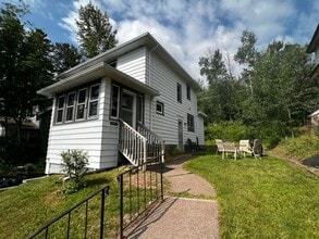 1421 Belmont Rd in Duluth, MN - Building Photo - Building Photo