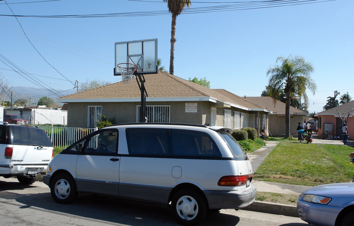 1157 N Lugo Ave in San Bernardino, CA - Foto de edificio