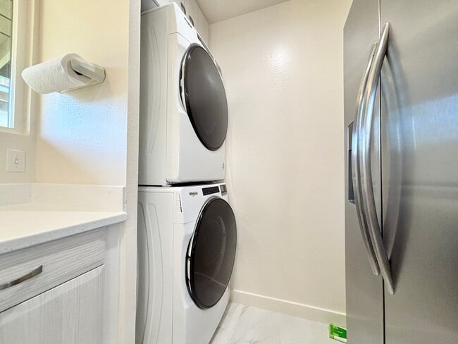 1450 Hunakai St in Honolulu, HI - Building Photo - Building Photo