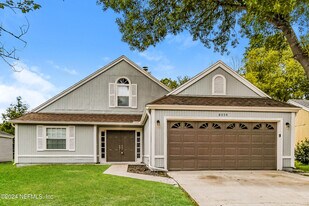 8054 Loch Lomond Ln in Jacksonville, FL - Building Photo