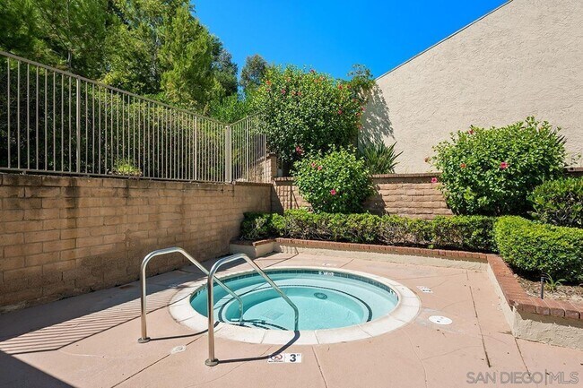 6206 Caminito Araya in San Diego, CA - Building Photo - Building Photo