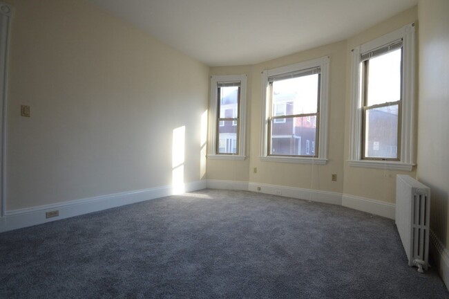 66 Bristol St, Unit #1 in East Cambridge, MA - Building Photo - Building Photo
