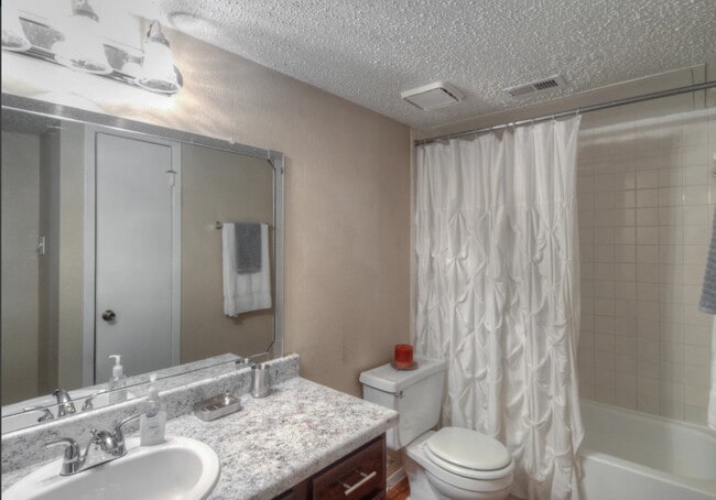 8524 Burnet Rd, Unit 112 in Austin, TX - Building Photo - Building Photo