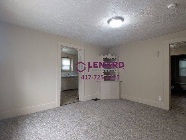 1209 W State St in Springfield, MO - Building Photo - Building Photo