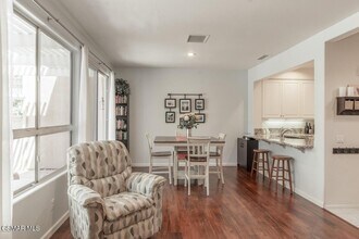 417 Zeno Way in Oak Park, CA - Building Photo - Building Photo