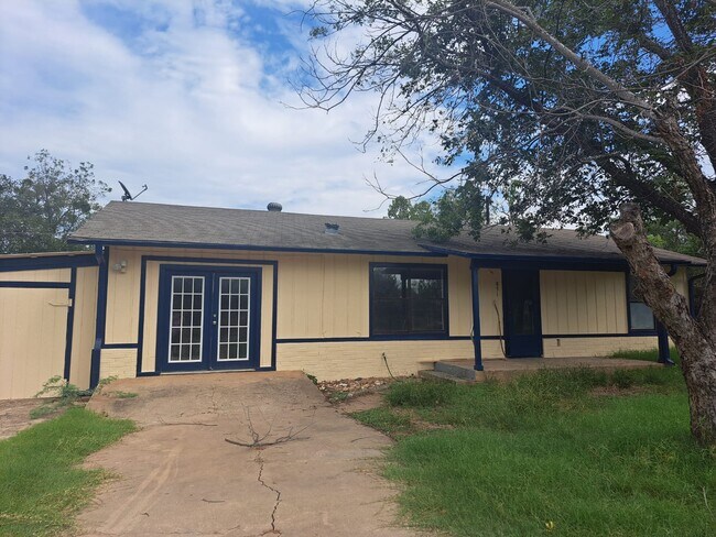 851 Aspen Ln in Cottonwood Shores, TX - Building Photo - Building Photo