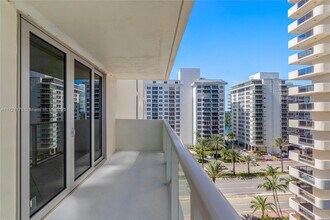 5701 Collins Ave, Unit 917 in Miami Beach, FL - Building Photo - Building Photo