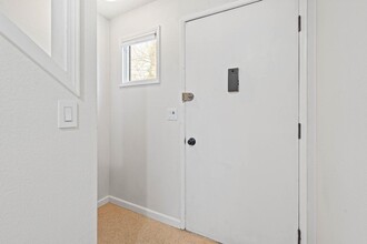 2730-2734-2734 SE Alder St in Portland, OR - Building Photo - Building Photo