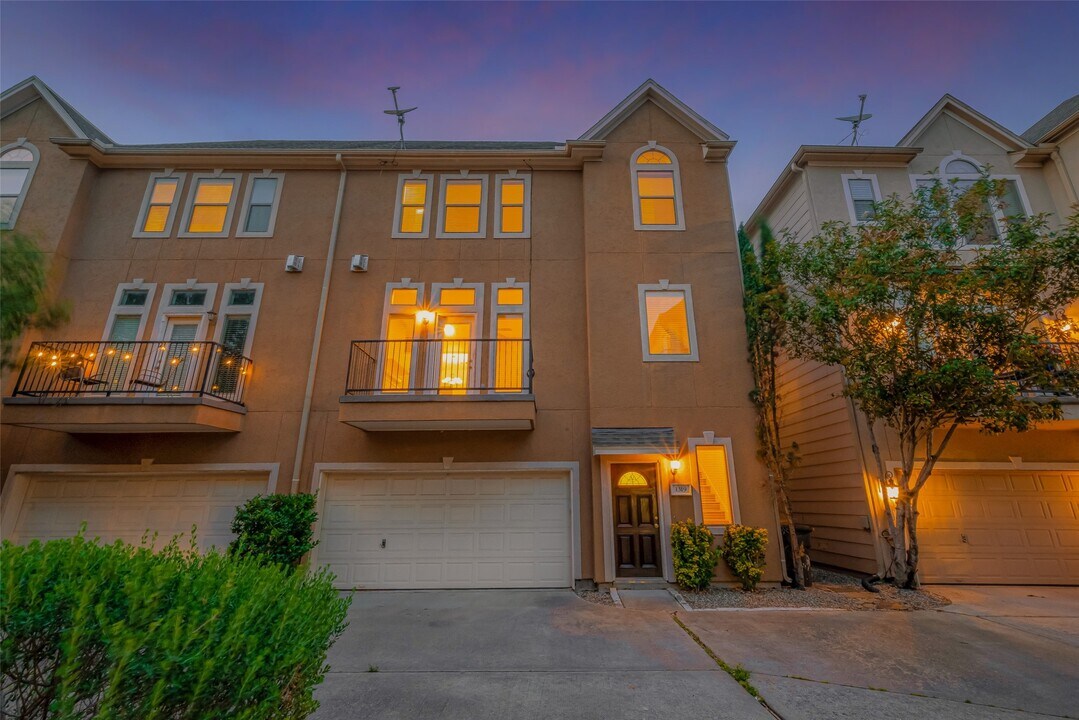 1319 Birdsall St in Houston, TX - Building Photo