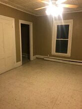 81 Court St, Unit 1 in Bangor, ME - Building Photo - Building Photo