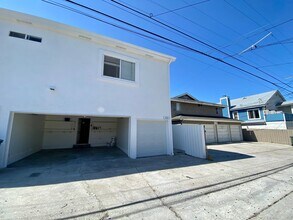 1160 Thomas Ave in San Diego, CA - Building Photo - Building Photo