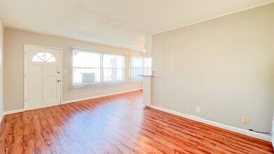 4640 E 4th St in Long Beach, CA - Building Photo - Building Photo