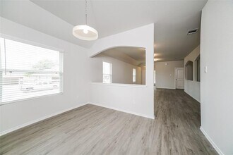 203 Blue Crane St in Huntsville, TX - Building Photo - Building Photo