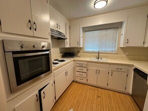 852 W Hacienda Ave in Campbell, CA - Building Photo - Building Photo