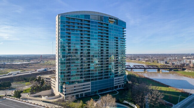 Miranova Condominiums in Columbus, OH - Foto de edificio - Building Photo