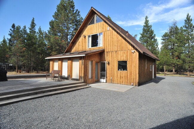 15871 Deedon Rd in La Pine, OR - Building Photo - Building Photo