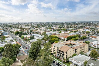 La Plaza Real in Long Beach, CA - Building Photo - Building Photo