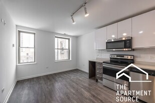 940 W Winona St in Chicago, IL - Building Photo