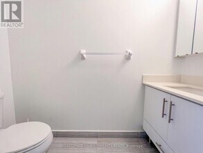 75 Oneida Crescent in Richmond Hill, ON - Building Photo - Building Photo