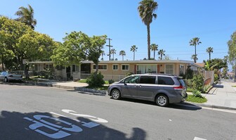 619-621 N Freeman St in Oceanside, CA - Building Photo