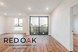 5727 La Mirada Ave in Los Angeles, CA - Foto de edificio - Building Photo