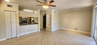 6394 Emerald Dunes Dr in West Palm Beach, FL - Building Photo