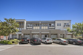 6797 Embarcadero Ln in Carlsbad, CA - Foto de edificio - Building Photo