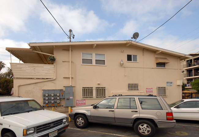 11925 Vanowen St in North Hollywood, CA - Building Photo - Building Photo