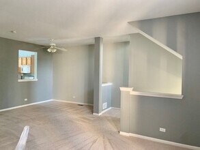 929 Summit Creek Dr in Shorewood, IL - Building Photo - Building Photo