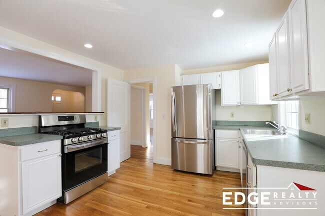 28 Adair Rd, Unit 1 in Boston, MA - Foto de edificio - Building Photo