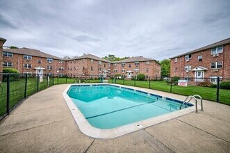 3 Colonial Village Dr in Arlington, MA - Building Photo - Building Photo