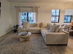 15520 SW 136th St in Miami, FL - Building Photo - Building Photo