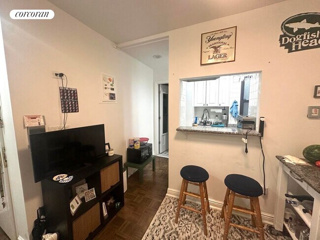 326 W 47th St in New York, NY - Building Photo - Building Photo