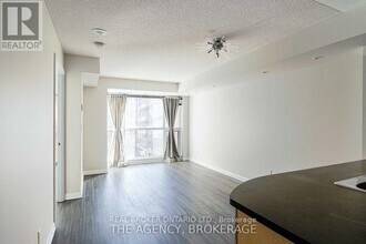 18-418 Beverley St in Toronto, ON - Building Photo - Building Photo