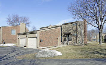 Woodvale Townhome Condos in Southfield, MI - Building Photo - Building Photo