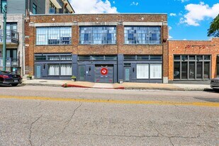 271 S Front St in Memphis, TN - Building Photo