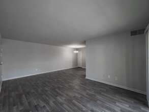 Carolanne Terrace Apartments in Virginia Beach, VA - Building Photo - Interior Photo