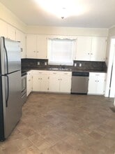 1000 Walnut St in Murray, KY - Building Photo - Building Photo