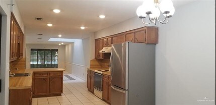 901 E Dallas Ave in McAllen, TX - Building Photo - Building Photo