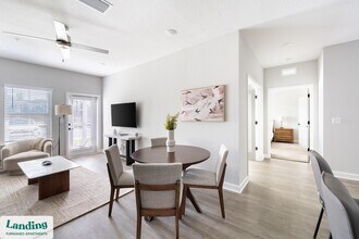 84 San Filippo Dr SE, Unit 08-8104 in Palm Bay, FL - Foto de edificio - Building Photo