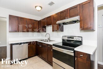 16025 SW 99th Ave in Miami, FL - Foto de edificio - Building Photo