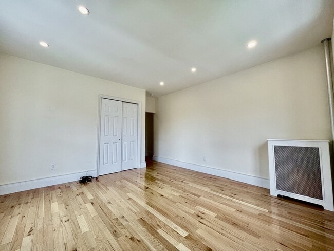 935 St Nicholas Ave in New York, NY - Building Photo - Building Photo