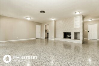 4036 Overlook Dr NE in St. Petersburg, FL - Building Photo - Building Photo