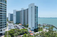 Condo on the Bay 988 in Sarasota, FL - Foto de edificio - Building Photo