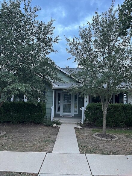 5383 Hartson in Kyle, TX - Foto de edificio