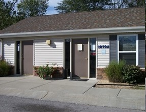 Applewood Apartments in Paola, KS - Foto de edificio - Building Photo