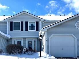 35 Camberley Pl in Penfield, NY - Building Photo